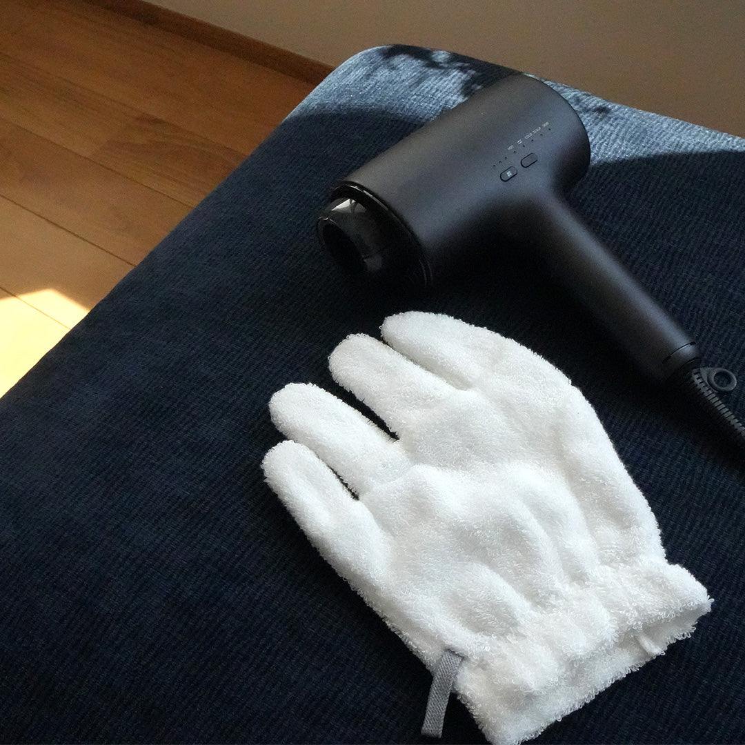 hair drying glove RIGHT white