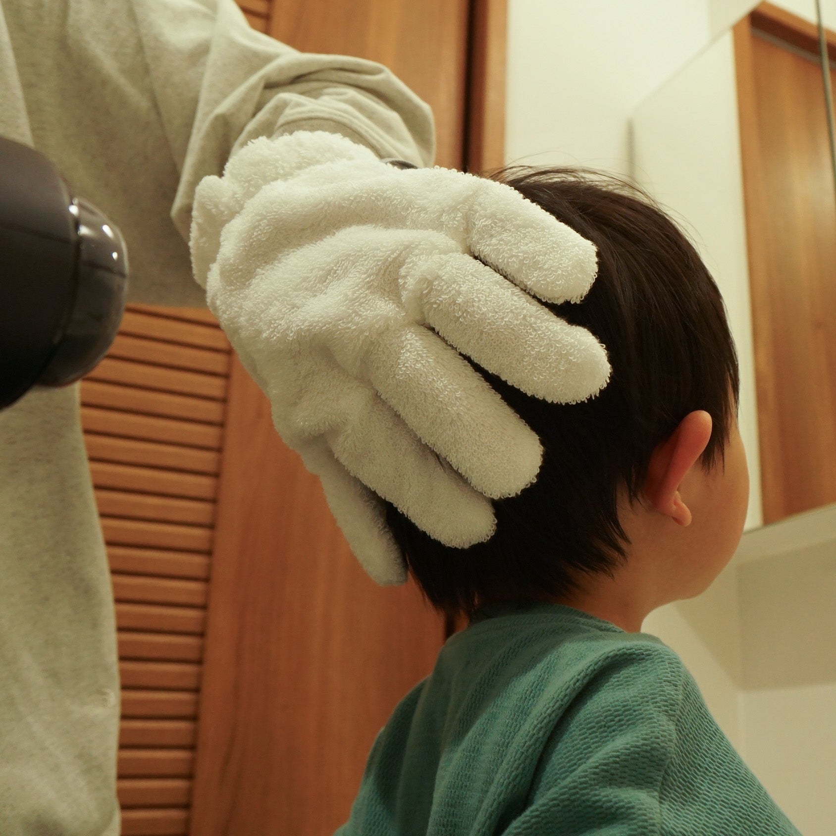 hair drying glove RIGHT white